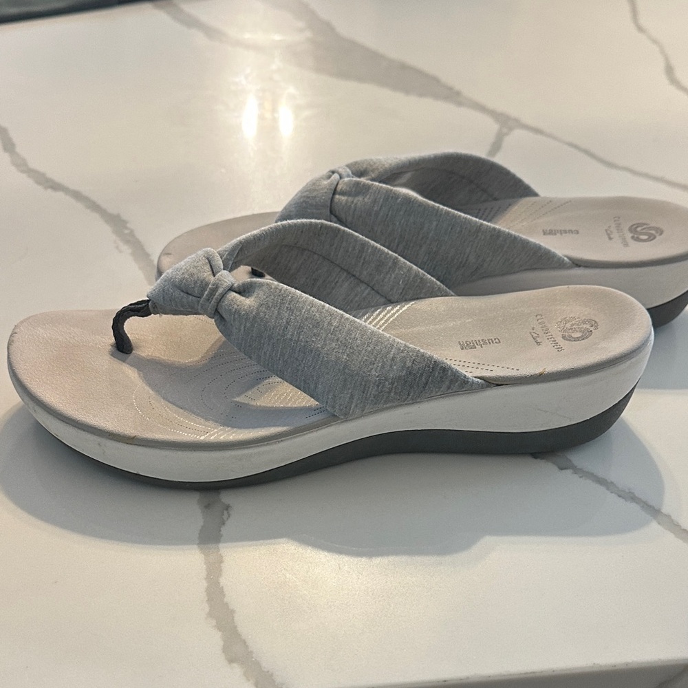 Clarks Women's Light Gray Sandals - Picture 5 of 5